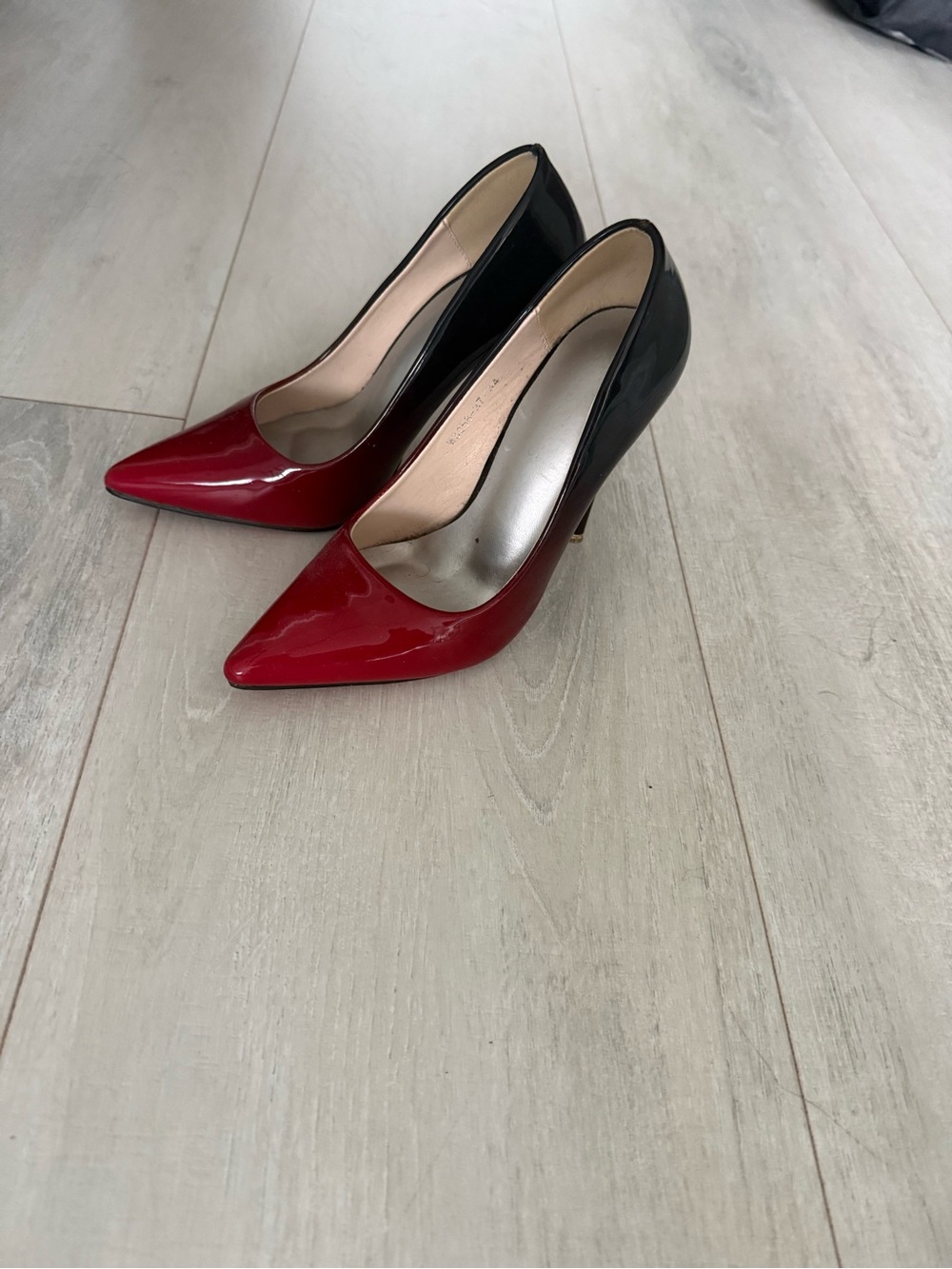 Classic Two-Tone Red and Black Patent Pointed-Toe Pumps